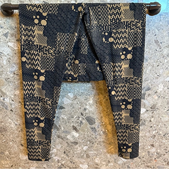 Black TC Leggings with Brown Geometric Pattern - Picture 2 of 3